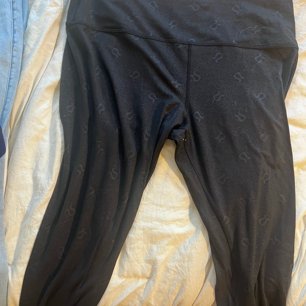 Lululemon embossed leggings